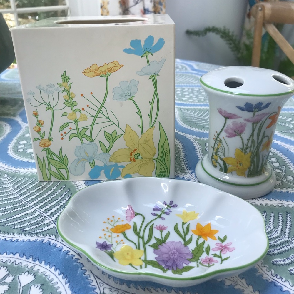 Vintage Daylily Bathroom Set